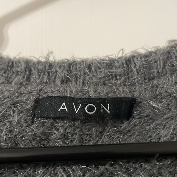 Avon Gray Crew Neck Sweater with Snowflake Design Size L - Picture 6 of 8